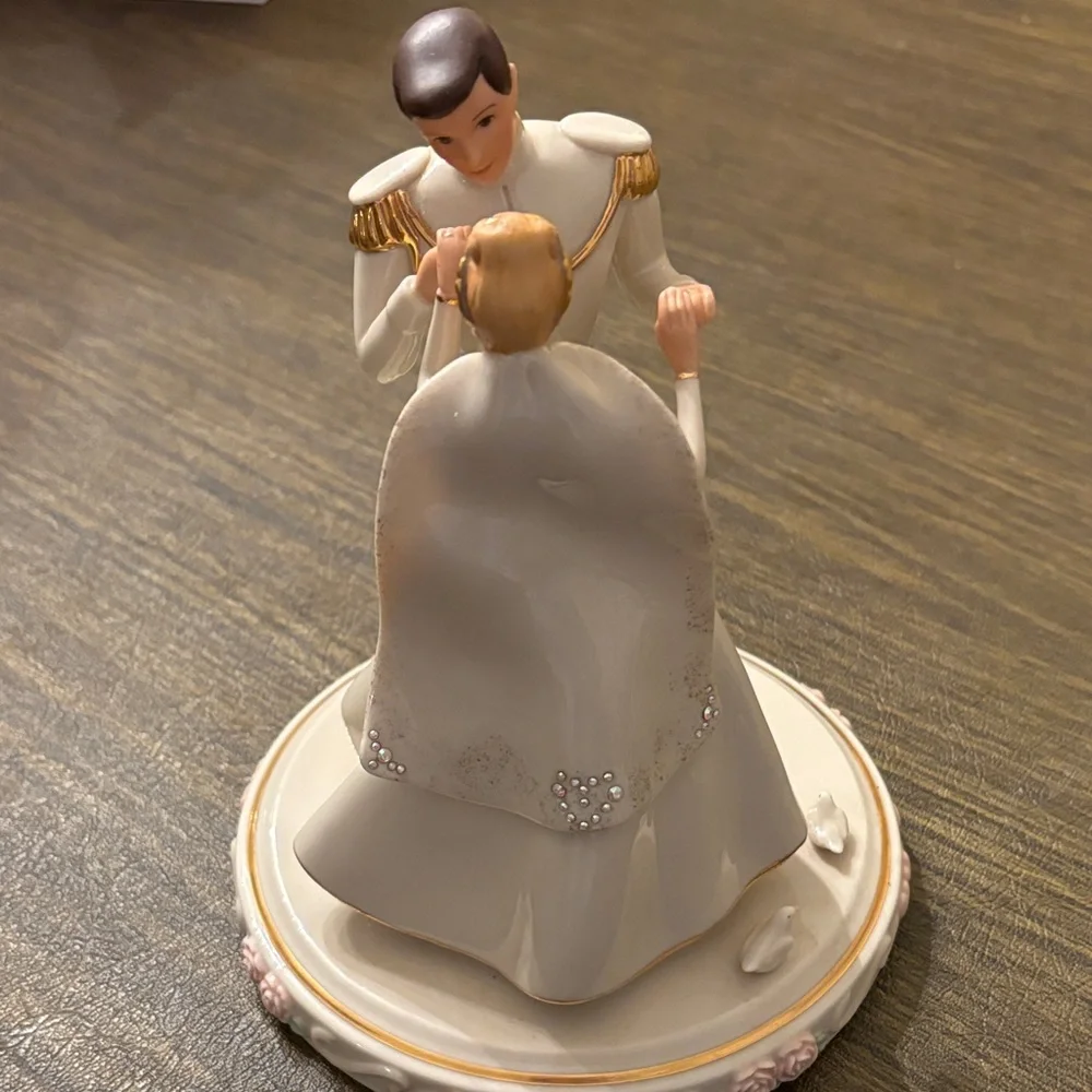 Lenox Disney Cinderella’s Wedding Day Cake Topper NEW